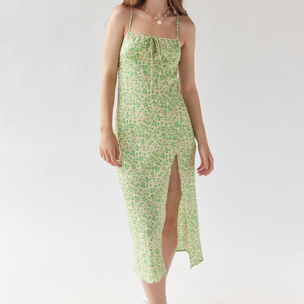 Urban Outfitters kiss the sky Midi slit dress
Size: XS